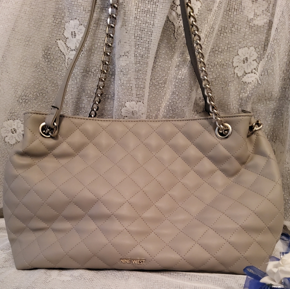 Purse - Picture 1 of 10